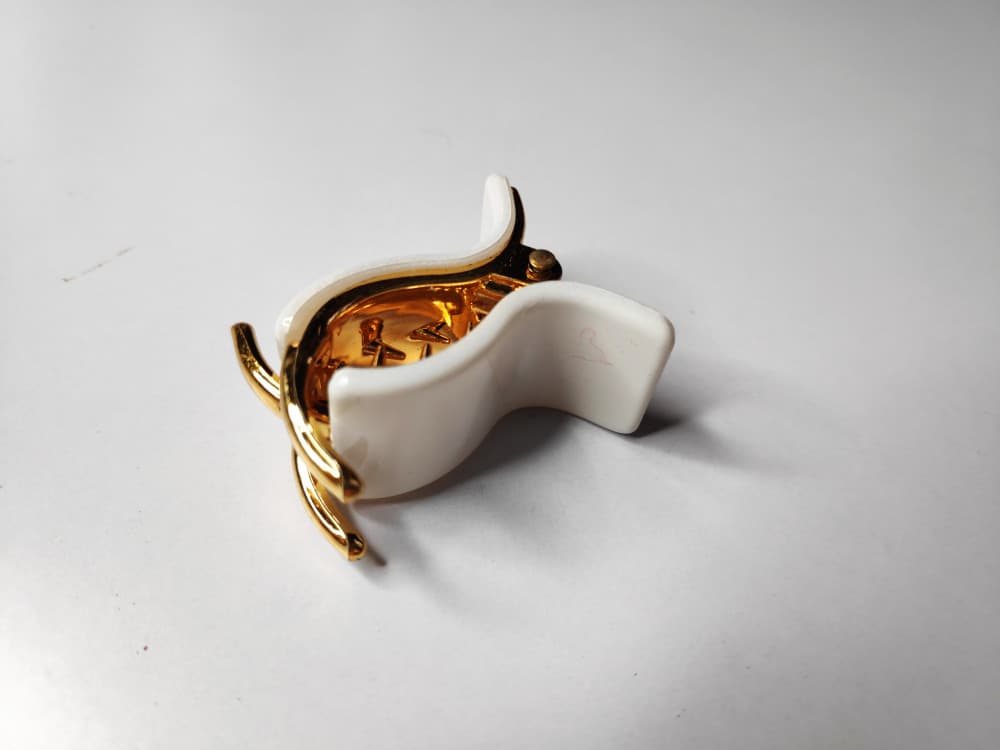 White Small sized Clutcher