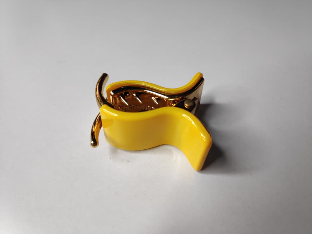 Yellow Small sized Clutcher